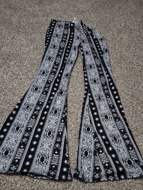 Women's Black & White Patterned Flare Pants